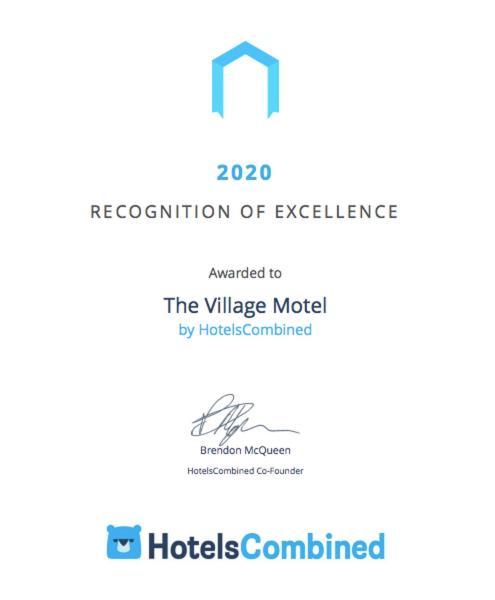The Village Motel Naramata Exteriör bild